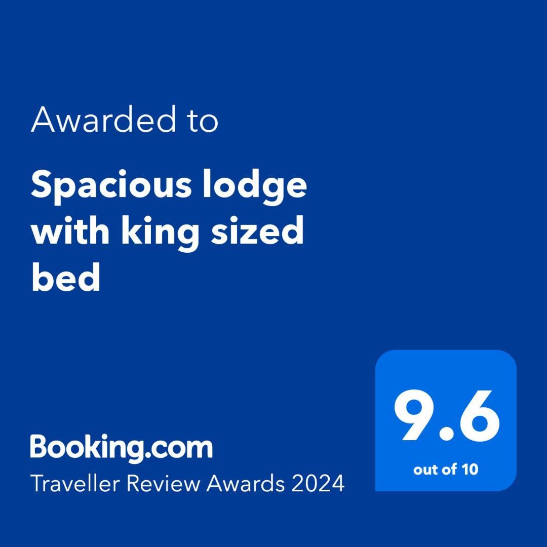 Spacious Lodge With King Sized Bed Inveraray Bagian luar foto